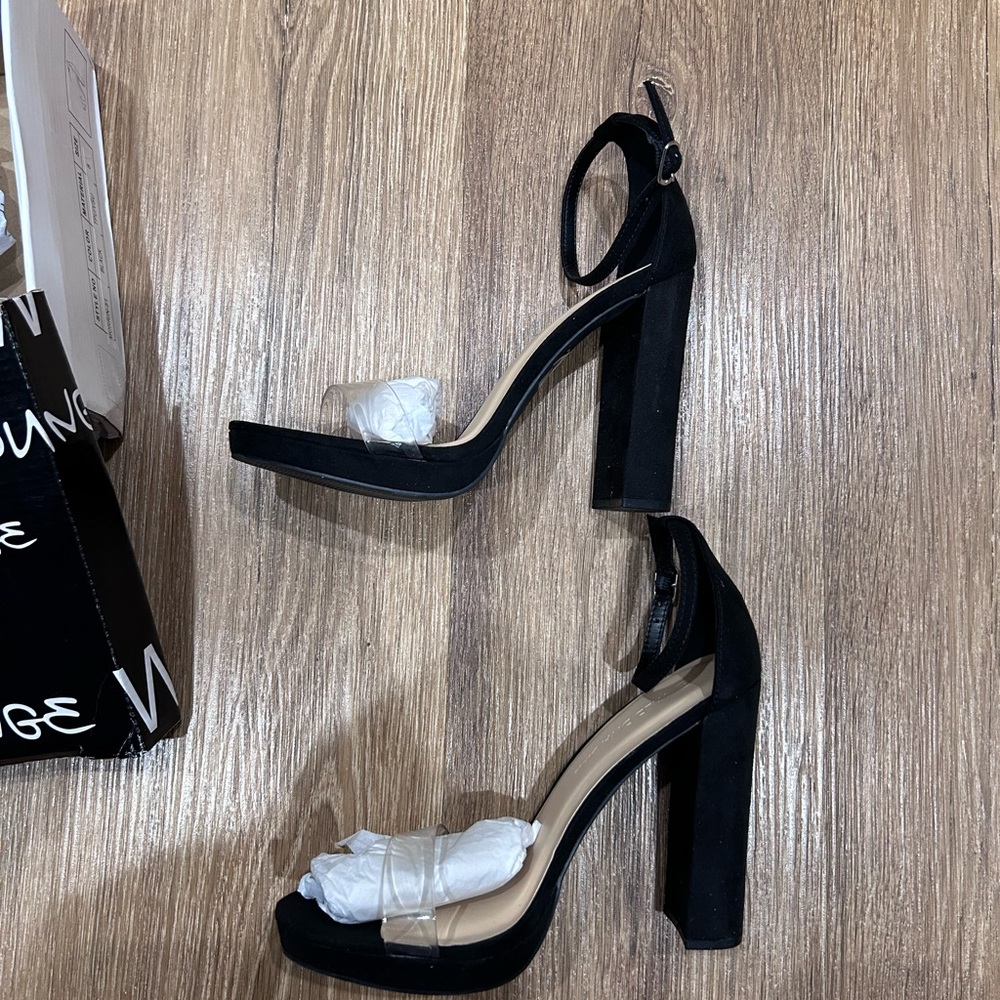 Size eight nib black heels